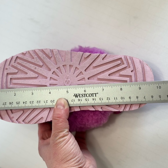 UGG Funkette Big Girls Pink Fluffy Fur Slide Slippers Indoor Outdoor Size 5 or 6 - Picture 14 of 15